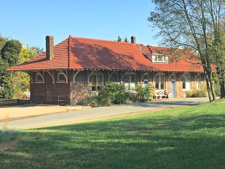 The Whistle Stop in The Plains, Virginia, United States Airbnb