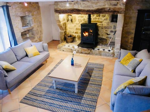 Top Airbnb: Spacious country-style beachfront farmhouse in Plouhinec