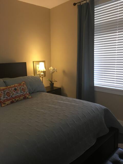 Tradit'l decor,1Br,1Ba, NO steps, HomeAwayFromHome