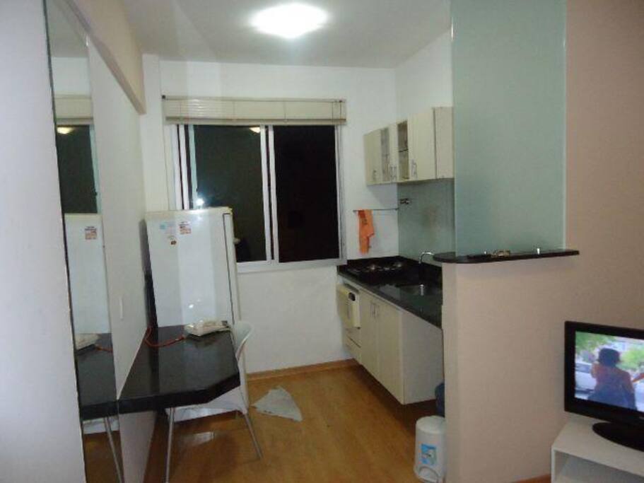 Vista total da Cozinha a partir do sofá da Sala