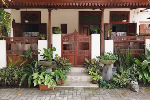 Omah Tentrem: Semi-traditional Javanese house