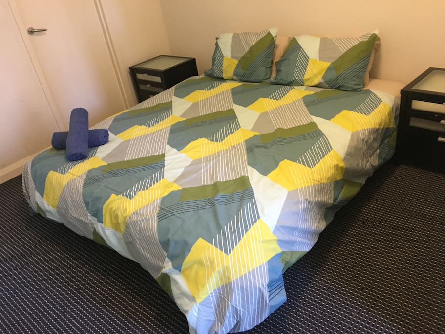 main bedroom - king size bed