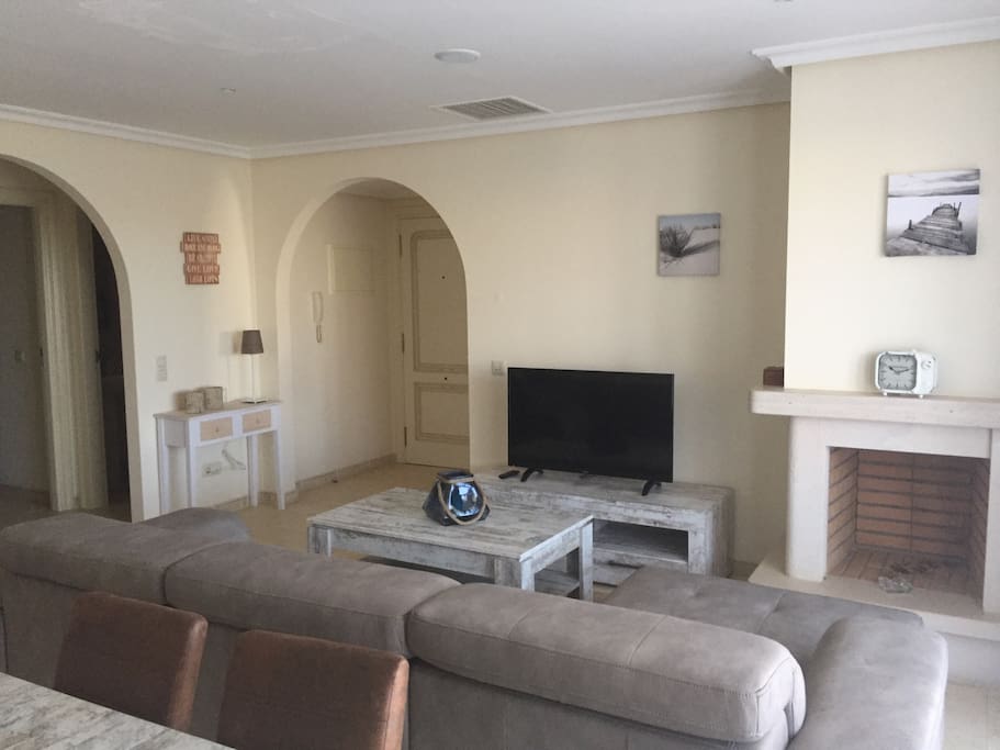 Sala de estar com zona de refeições