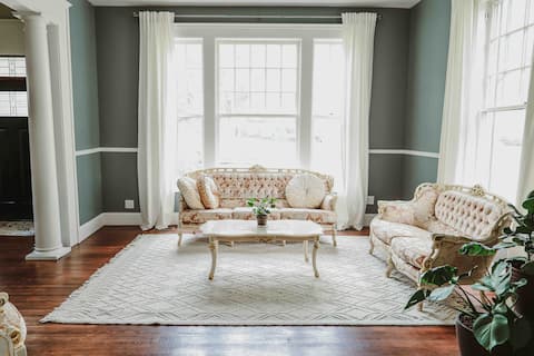 1888 Victorian House sleeps 10 people plus