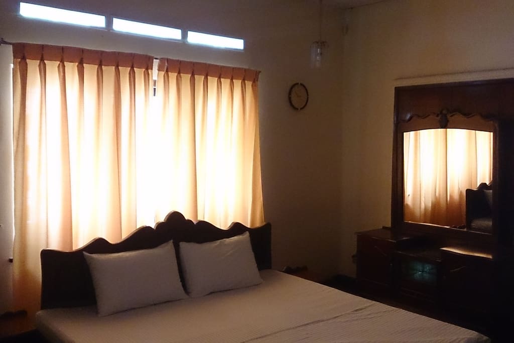 Bed Room With Attached Bathroom