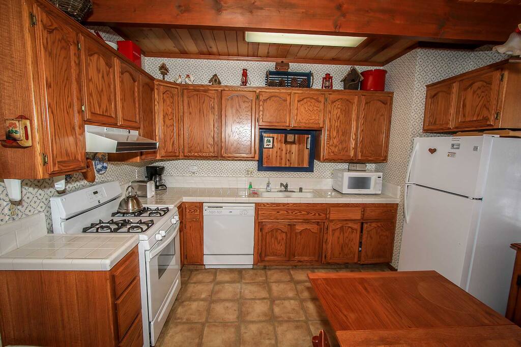Indoors,Kitchen,Room,Fridge,Refrigerator