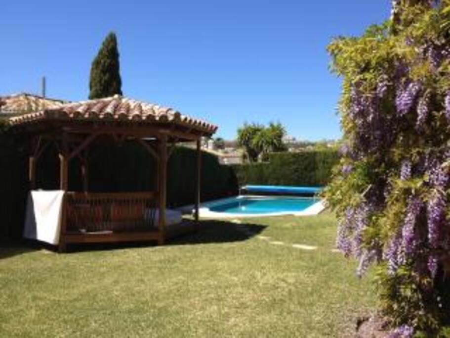 Flat garden leading to the pool