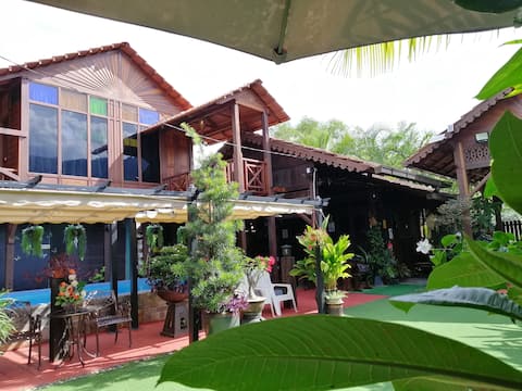 Dangau Beautiful Chalet