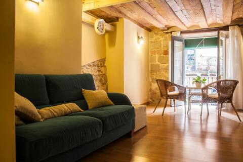 Cort Reial Encantador downtown apartment