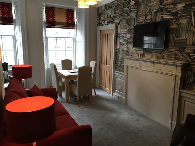 Royal Mile 2 bedroom 2 bathroom by Castle