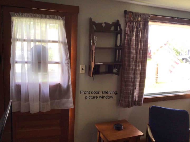 Cozy Cottage On A Double Lot, A Block To The Lake - Edinboro, PA