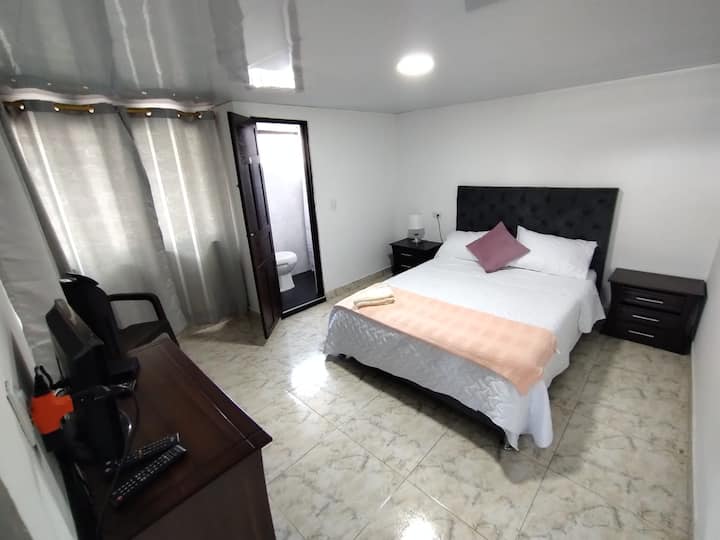 Habitacion 1 en parte alta, con su respectiva baño