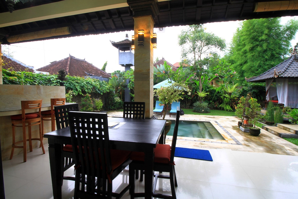 Villa in Ubud · ★4.83 · 2 bedrooms · 3 beds · 2 private baths, порівнянний Airbnb
