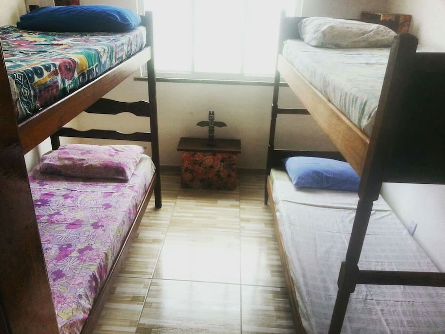 Quarto Compatilhado
04 camas