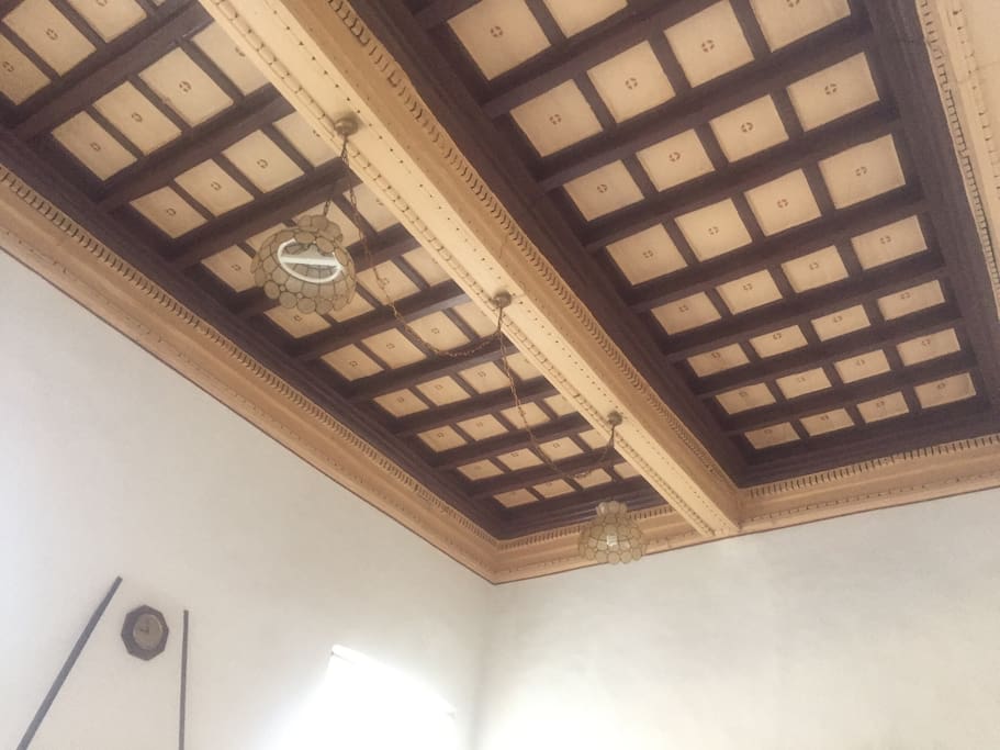 Uno sguardo al soffitto, caratteristica storica dell'appartamento ristrutturato