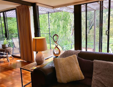 Successful Airbnb property: Springs Spa Villa, luxury 2-bedroom dog friendly in Hepburn Springs