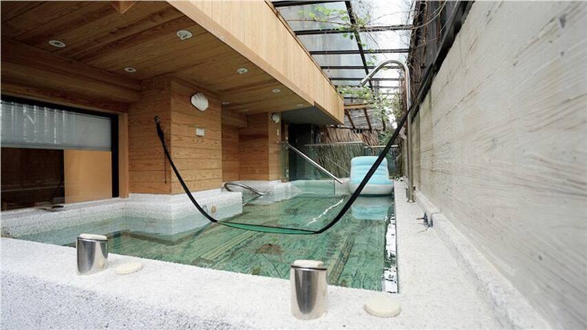 Unique New Wood Modern Luxury Design Home Business gallery image 3