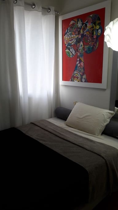 Primeiro quarto, menor, mas com cama de casal