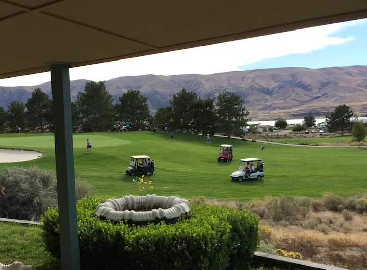 Desert Aire Home On the Golf Course Houses for Rent in Mattawa