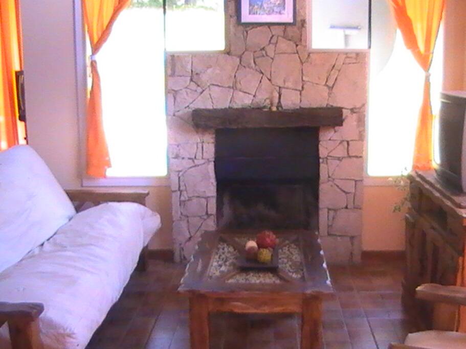 RINCON ACOGEDOR PARA LOS DIAS DE LLUVIA Y VER TELE.