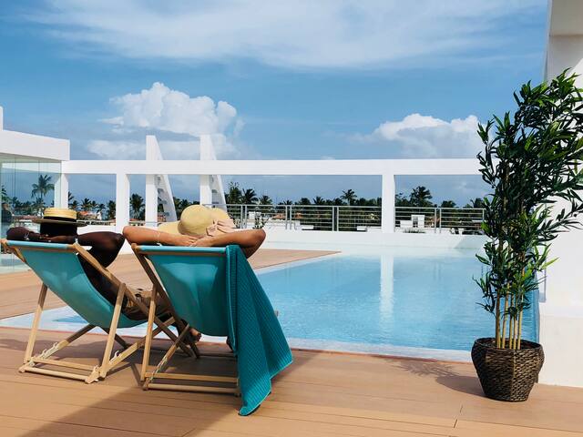 PENTHOUSE  2ppl 2pools beach club pickup