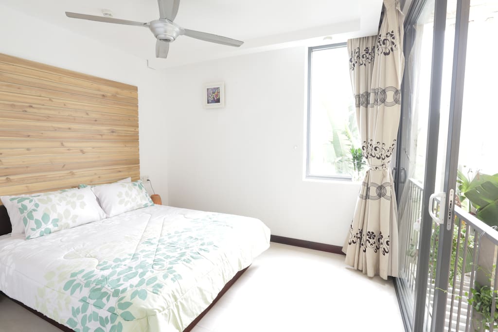 Phòng mùa hè, nhẹ, thoáng mát và làm mới.