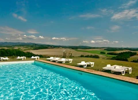 Top of hill, with view on Siena, Chianti and Crete