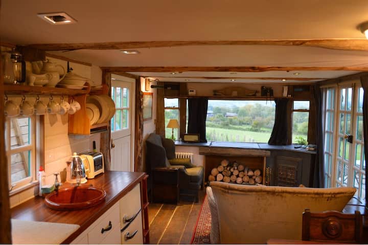 The Cabin: Scenic Country Cabin Private & Rural - Glastonbury