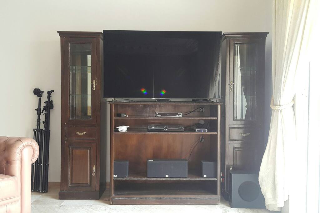 coin TV avec balcon