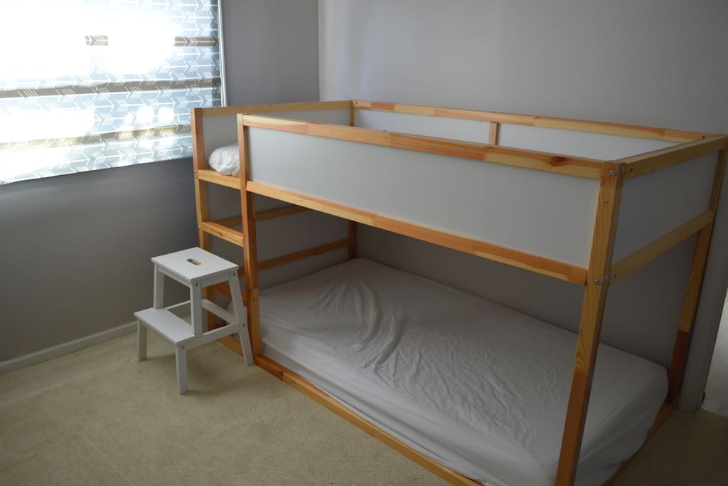 twin bunk bed