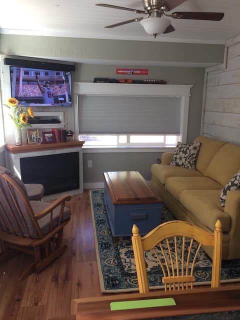 Popular Airbnb listing: Rim Cottage in Lake Of The Woods