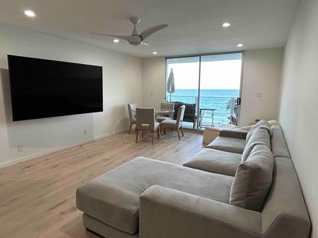 Newly Renovated Oceanfront Carbon Beach Escape gallery image 2