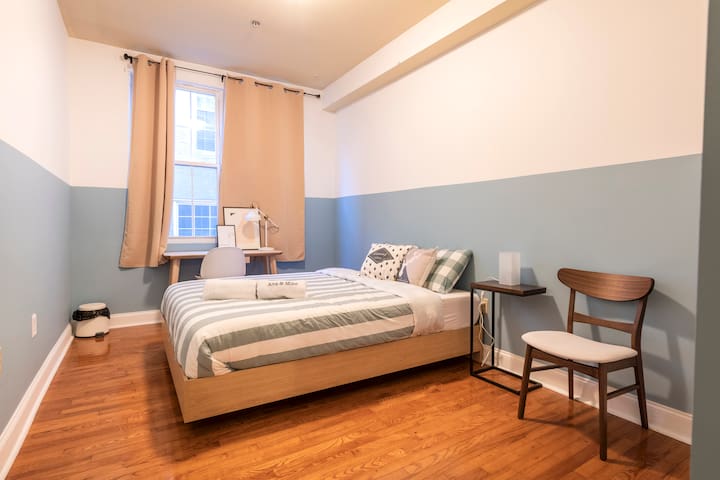 Spacious Warm Quiet Room Convention center-4