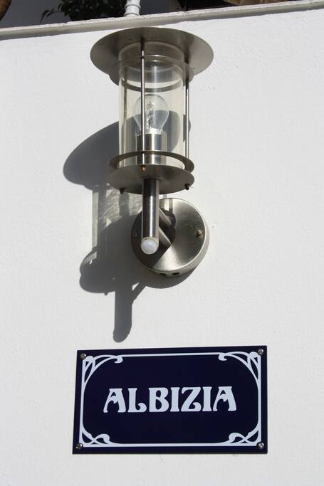 Détecteur de présence nocturne .Bienvenue à Albizia