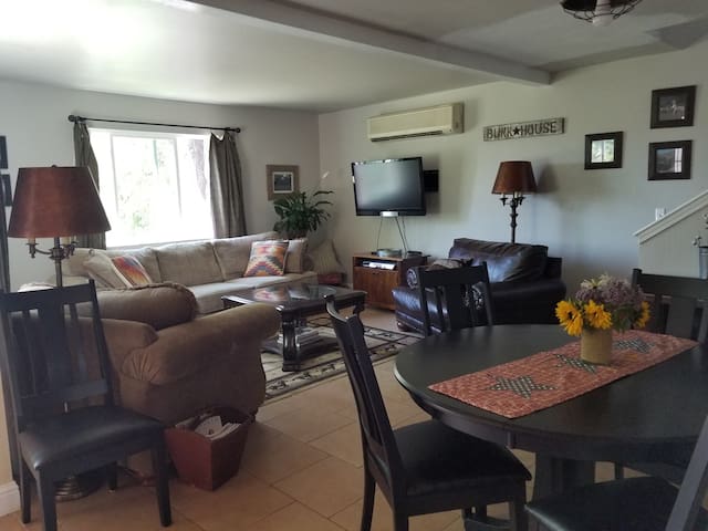 BUNK HOUSE close to rafting, wineries & Apple Hill