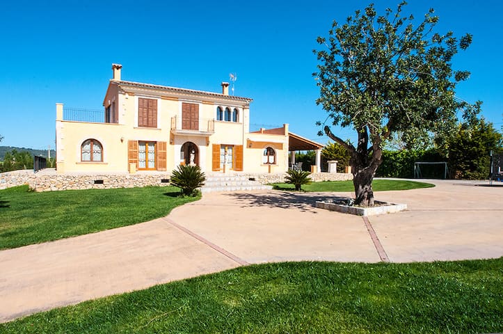 Finca near the tennis academy of Rafa Nadal