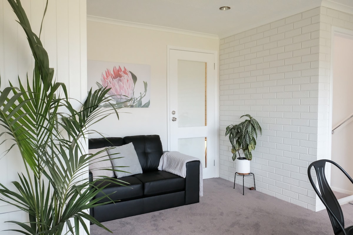 Top Airbnb: Bright garden-view room in North Warrnambool in Warrnambool