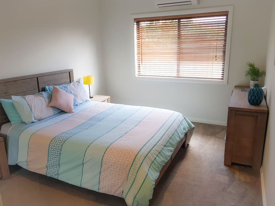 Queen bedroom with built-ins, dresser and reverse-cycle air conditioning