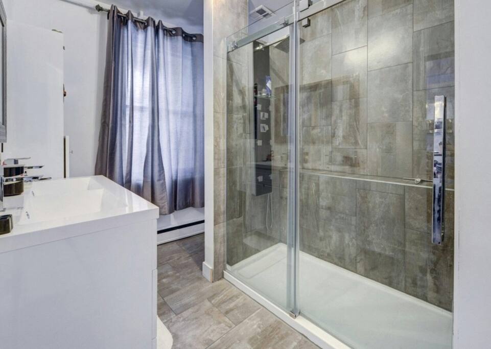 1 of the 2 bathroom
