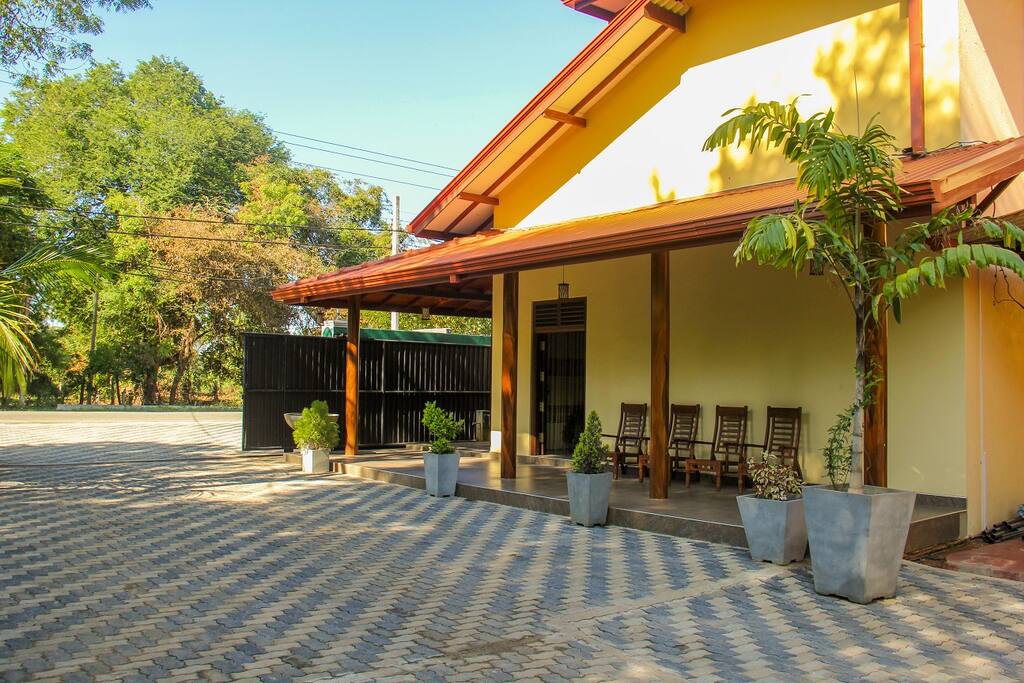 Residence Entrance (front_view)