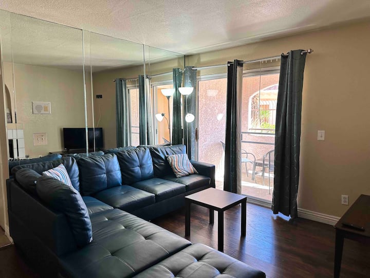 Lv53m Pool View Condo Close To Strip Free Parking - Las Vegas, NV