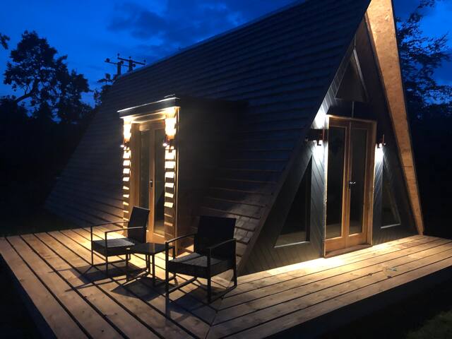 Unique, luxury cabin with hot tub set on our farm.