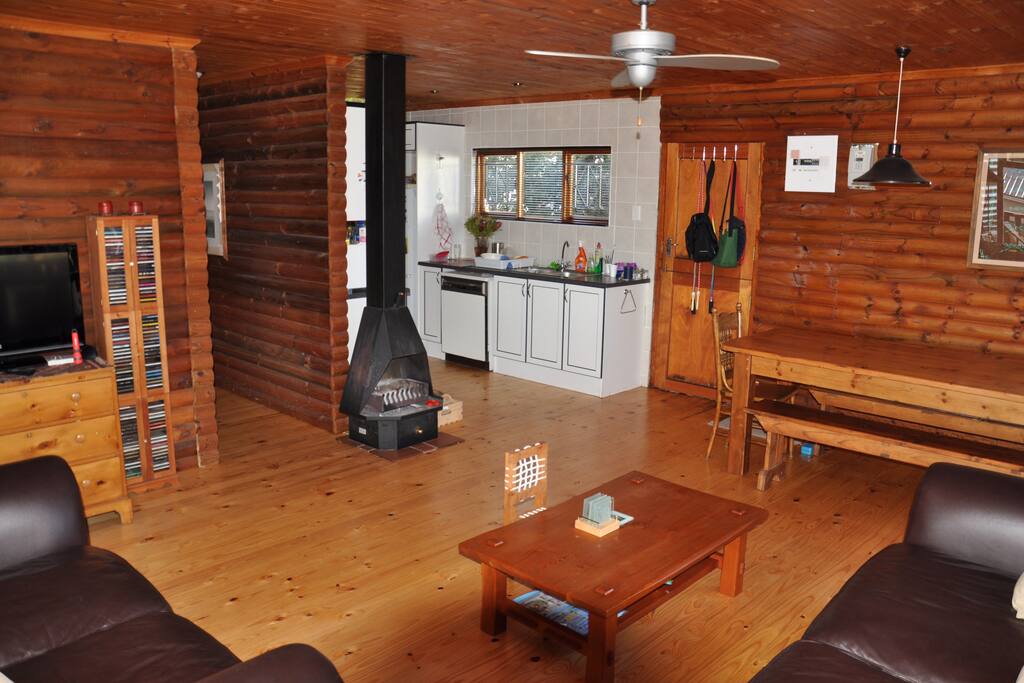 Open plan lounge and diningroom with lovely fireplace in the winter.