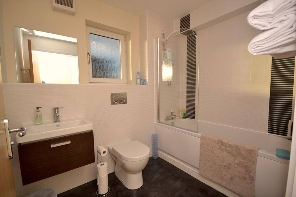Full size en-suite bathroom off the master bedroom. Ideal for couples who prefer privacy