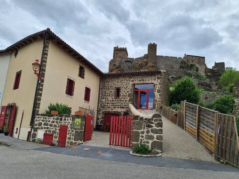 Near Le Puy en Velay: Pretty, quiet gîte for 4 people.
