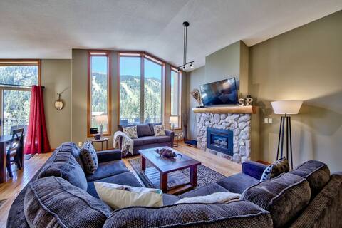 5BR/3BA Chalet: Ski In / Hot Tubs / Amazing Views!
