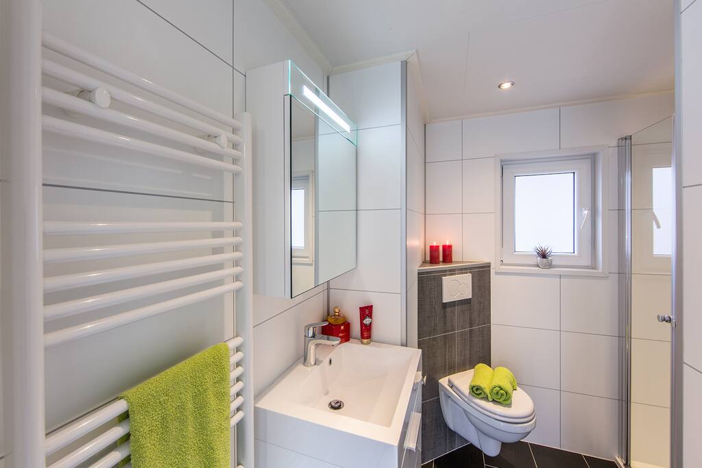 Badkamer met douche