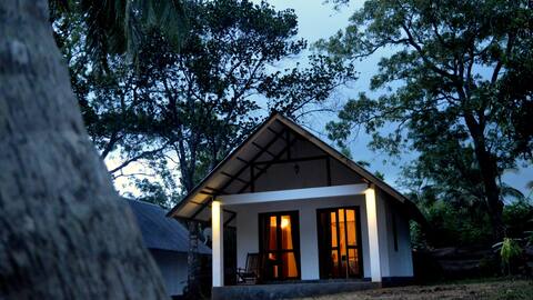 THE COUNTRYSIDE UDAWALAWE ( FAMILY CHALET)