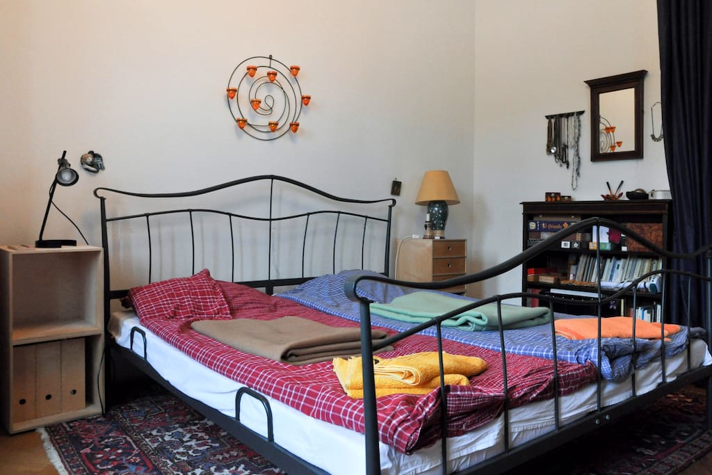 bedroom, good matress, 200x180 king sized bed. it is open space, but you can let down the shades and close the courtain to have a separated, dark sleeping room.