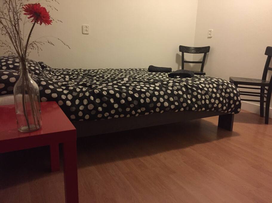 1e 2 pers slaapkamer(afsluitbaar)
